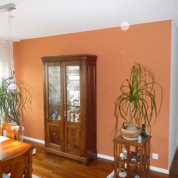Farbige Wand, orange